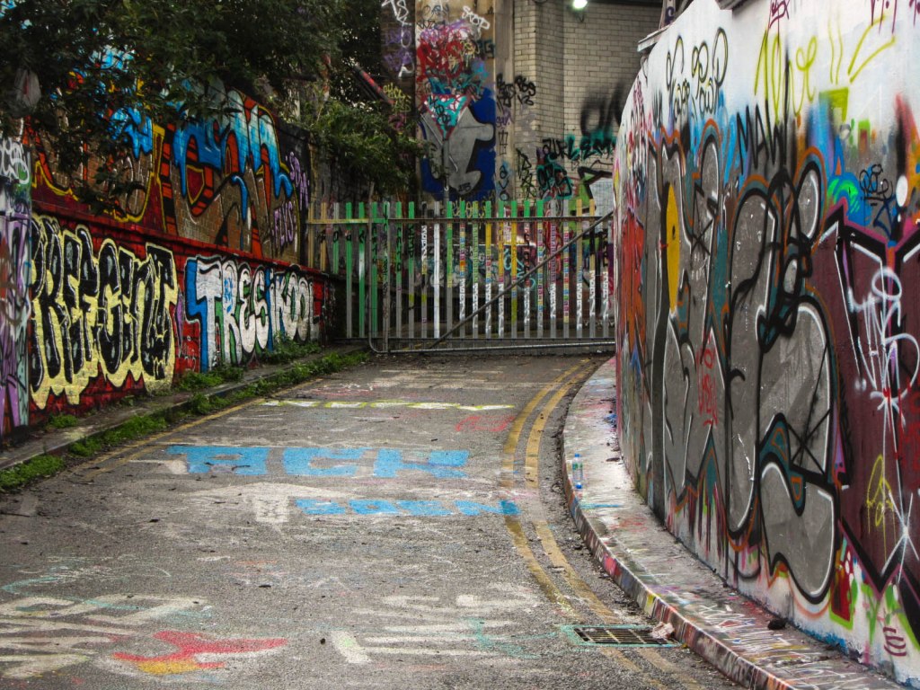 BANSKY TUNNEL LEAKE STREET